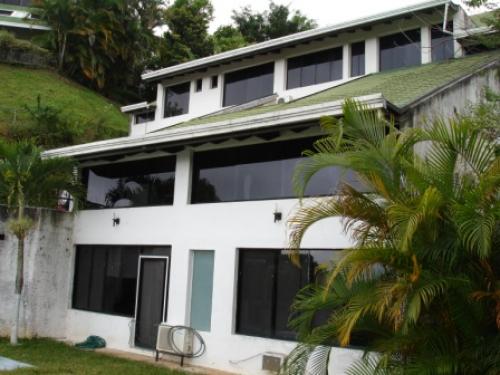 VENDO EXCLUSIVO TOWN HOUSE COLINAS DE LA LAGUNITA