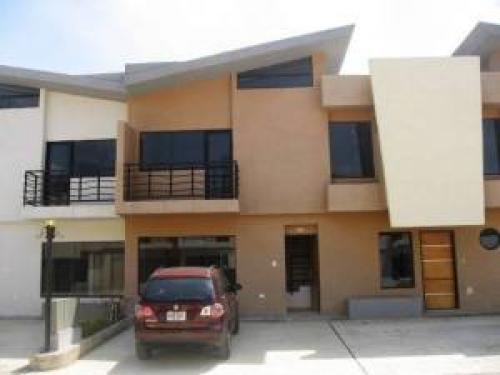 Townhouse en Venta Naguanagua Edo Carabobo cód. 12-2126