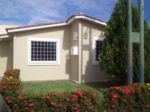 VENTA de bella CASA en CABUDARE 12-2194