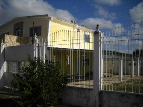 Casa 250m2 para entrar a vivir Urb. Grisol de Anaco.