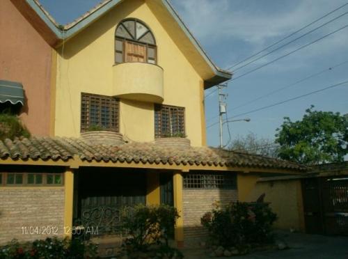 VENTA de hermosa CASA en BARQUISIMETO, Este 12-3181