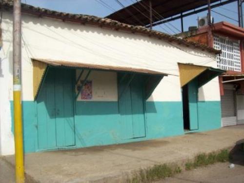 VENDO CASA-TERRENO EN SECTOR LA ADUANA DE BARCELONA