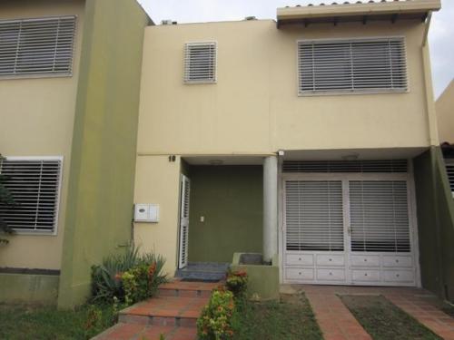 VENTA de CASA en CABUDARE Av Intercomunal 12-3978