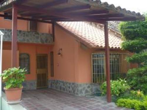 Venta de Linda Casa en Conjunto Cerrada en Cabudare