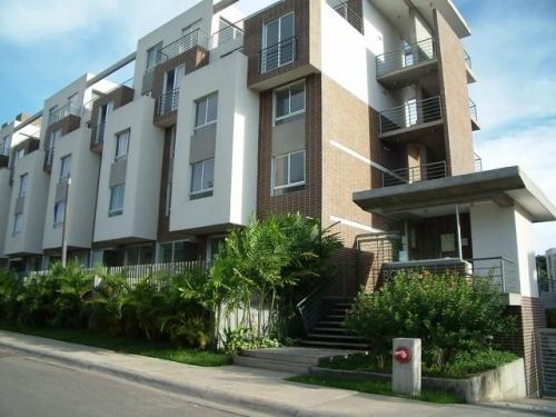 VENTA de QUINTA en BARQUISIMETO, Colinas del Viento 12-3954