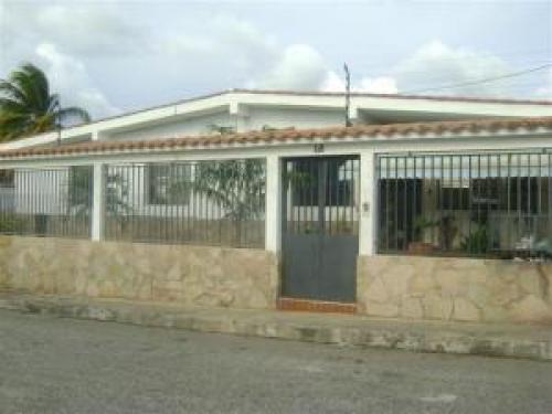 Venta de Amplia Casa en Cabudare
