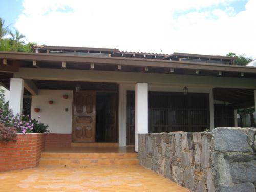 Estupenda casa en Cumbres de Curumo