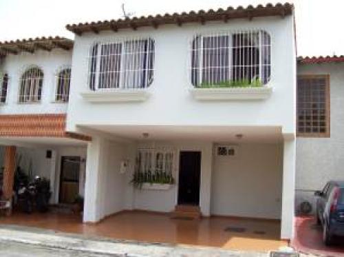 Venta de Hermosa Quinta en Avenida Pedro León en Barquisimeto
