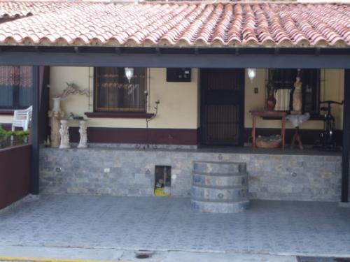 VENDO HERMOSA CASA CABUDARE URB ROCATERRA