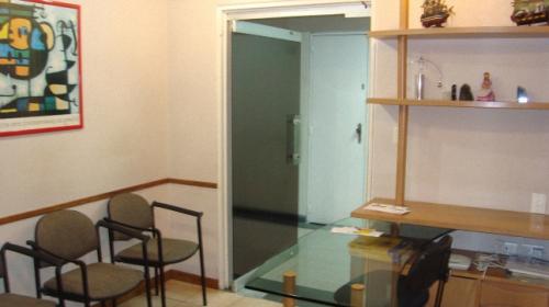 ALQUILO CONSULTORIO EN ANEXO DE CLINICAS CARACAS 