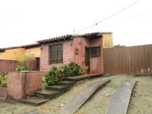 Venta de Cómoda y Amplia Casa en Conjunto Privado en Cabudare
