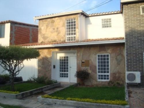 Venta de Linda Casa en Conjunto Cerrado en Cabudare 