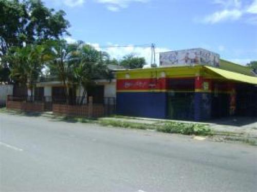 Excelente Casa con Local comercial y Terreno en Barquisimeto