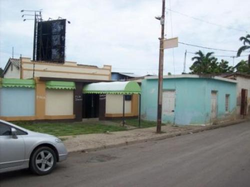 VENDO TERRENO CON CASAS COMIENZO PASEO COLON ZON TURISTICA PUERTO LA CRUZ