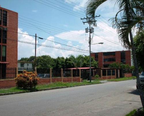 Venta apartamento Los Guayos Centro.