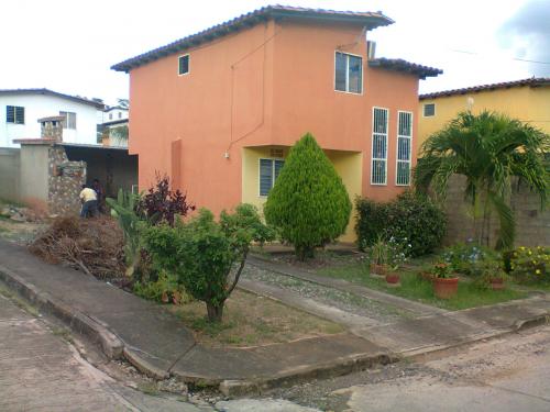 COMODA CASA EN GUANARE