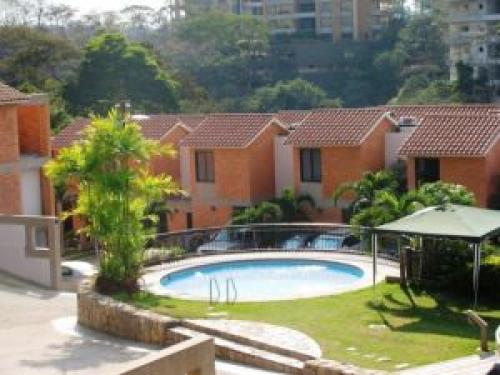 Casa en Venta Altos de Guataparo Edo Carabobo Cod. 12-5596 