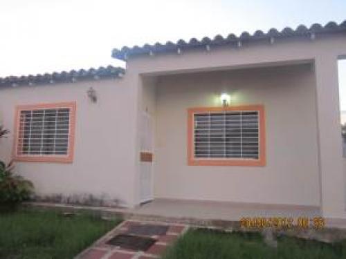 Venta de Linda Casa en Conjunto Cerrado en Cabudare
