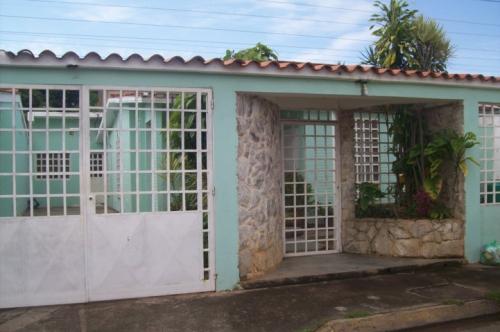 CASA EN LOMAS DEL CARONI