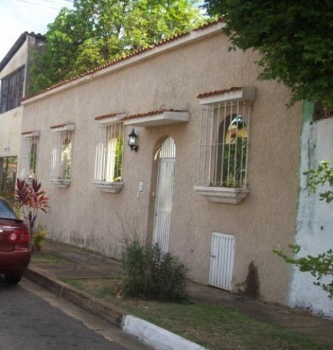 BELLA CASA DE MULTIPLES NIVELES EN URB. RORAIMA