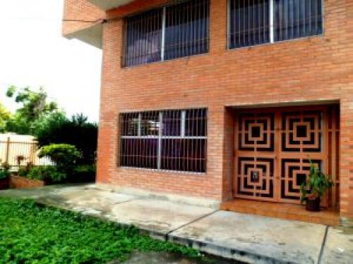 Venta de Excelente local Comercial con Oficinas en Barquisimeto