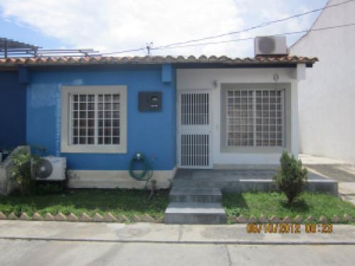 Venta de Bella y Cómoda Casa en toda la Avenida Intercomunal de Cabudare 