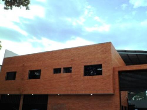 Venta de Impecable y Amplio Galpón Comercial en Barquisimeto