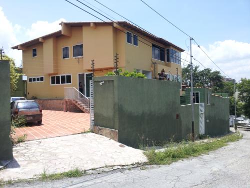Hermosa Quinta en el este de Barquisimeto. Colinas de Santa Rosa, Sector La Lagunita