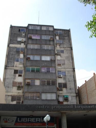 VENDO OFICINA CENTRO DE BARQUISIMETO CERCA DE LA TORRE DAVID