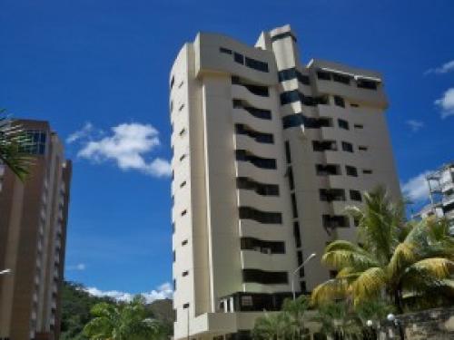 Apartamento en Venta  El Bosque Edo Carabobo Cód. 12-7243