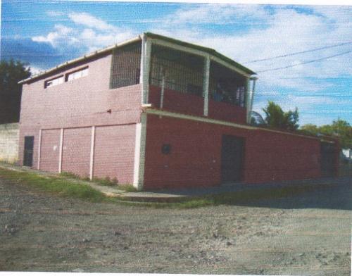 Venta de Vivienda Unifamiliar Con Local