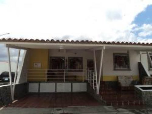 Venta de Bella Casa en Conjunto Privado en CABUDARE 