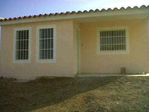 A Estrenar casa en Charallave, excelente ubicacion y distribucion