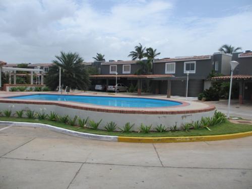 Townhouse en venta Maracaibo ubicado en Lago Mar Beach Remaxmillenium