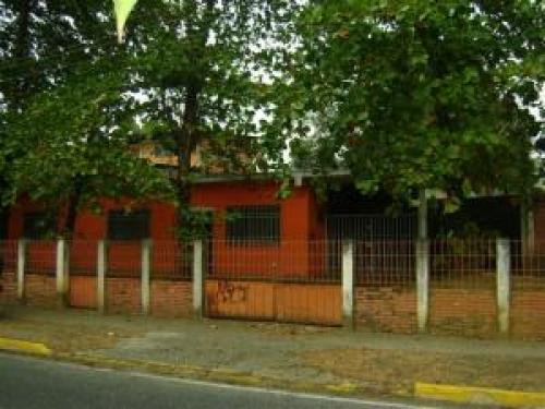 Venta de Excelente Casa con Terreno en Araure 