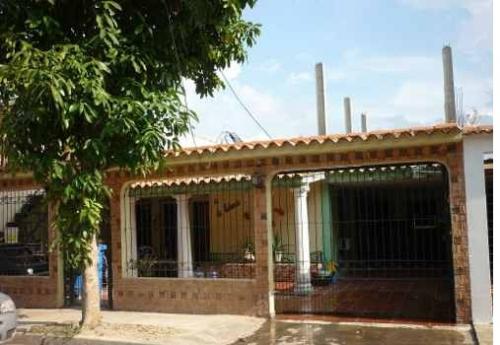 casa en la lomas de la esmeralda 