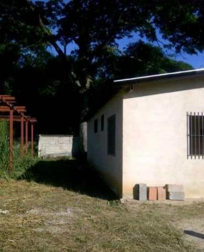 terreno con casa en obra gris 