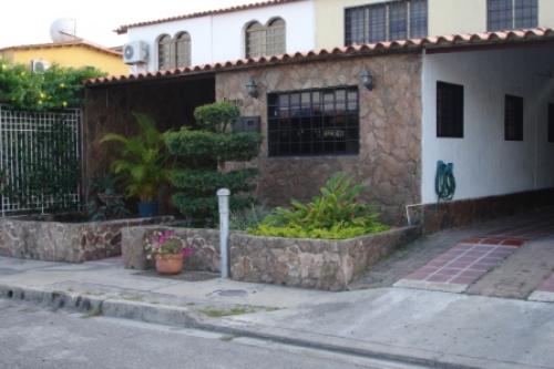 VENDO EXCELENTE CASA BQTO