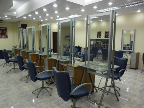 VENDO LOCAL AMOBLADO PARA PELUQUERIA