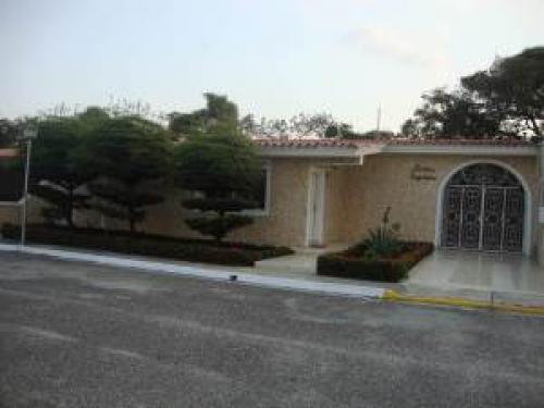Venta de Espectacular Casa Moderna en Cabudare 