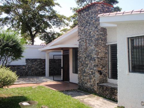HERMOSA CASA, UNA PLANTA,  SECTOR CON VIGILANCIA