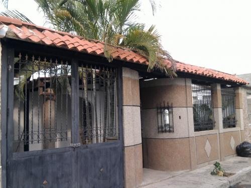 VENDO CASA-QUINTA, URB. SANTA ROSA DE CUA     Bs. 750.000
