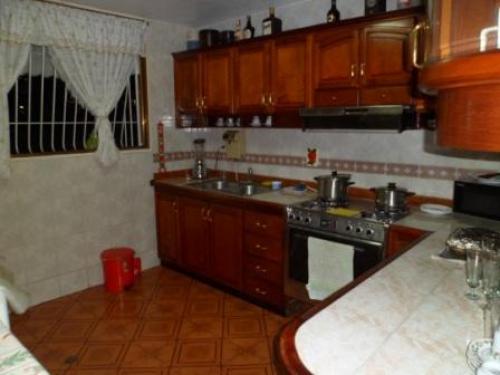 VENDO APTO. RES. DON ALEJANDRO CHARALLAVE     Bs.1.100.000