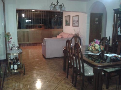 VENDO APTO. RES. DON ALEJANDRO CHARALLAVE     Bs.1.300.000