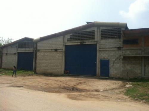 Galpón en venta en Yagua 1.400 m²