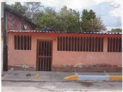 VENDO LINDA CASA EN EL SECTOR SANTA BARBARA DE OCUMARE DEL TUY