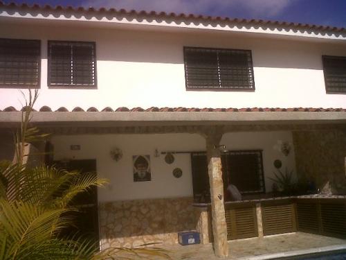 VENDO VILLA EN HIGUEROTE VIA SOTILLO