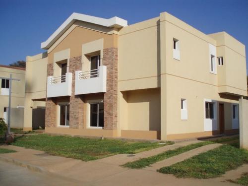 townhouse en venta Maracaibo av.universidad oscar romero remax millenium