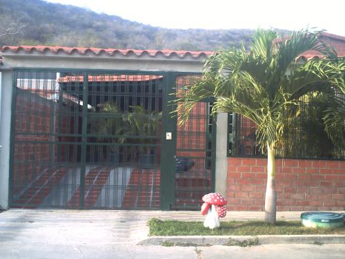 VENDO LINDA CASA EN GUATIRE