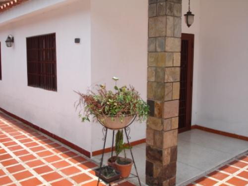 VENDO ESPECTACULAR CASA ZONA OESTE DE BQTO